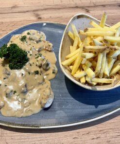 JÄGERSCHNITZEL FILET MIT BEILAGE